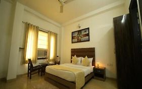 Runway Residency At Pitampura